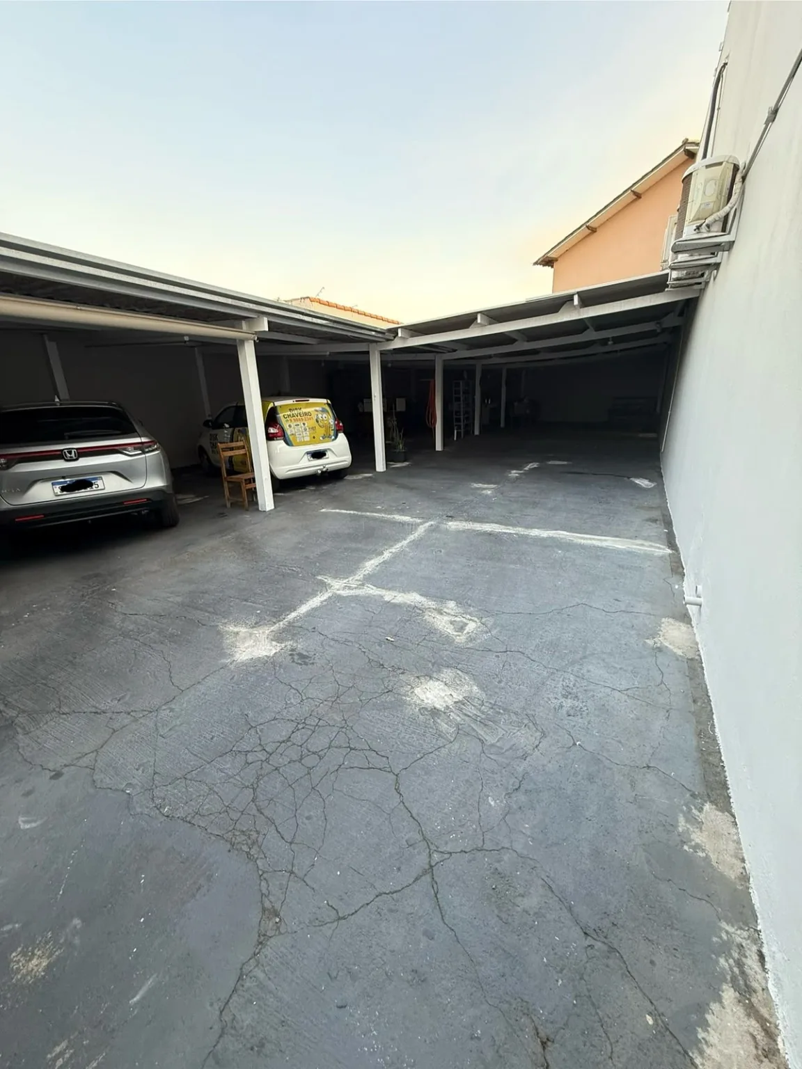 Estacionamento próprio coberto da Disk Chaveiro